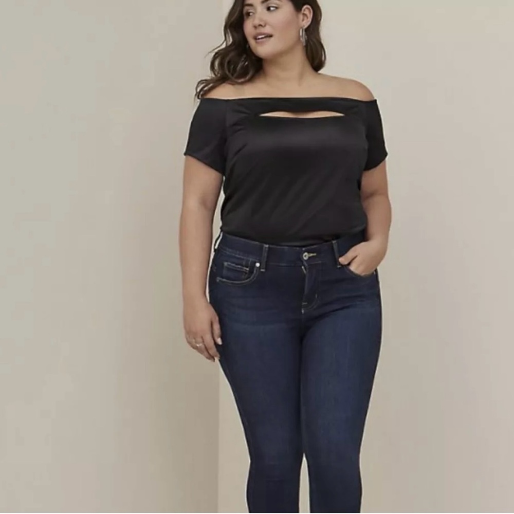 Torrid NWT Black Stretch Satin Off Shoulder Cut Out S/S Casino Top Size 3X 3